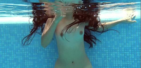  Andreina De Luxe in erotic underwatershow